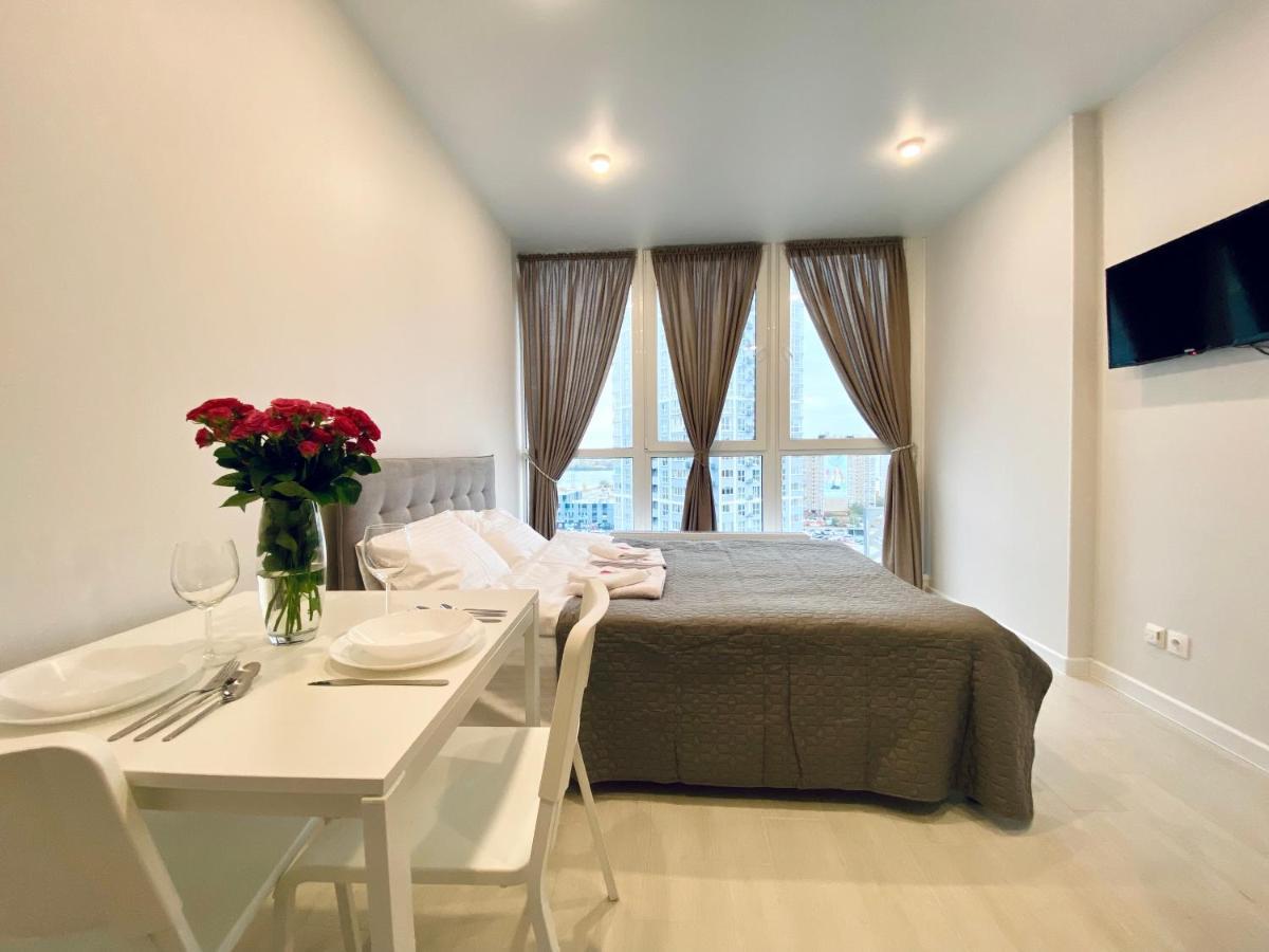 Myfreedom жк лебединий метро харківська Apartment